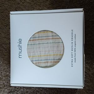 Mushie extra soft muslin swaddle